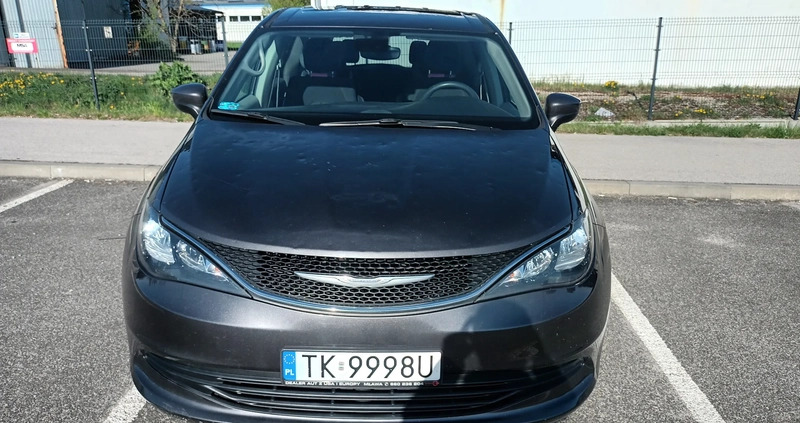 Chrysler Pacifica cena 99900 przebieg: 123000, rok produkcji 2017 z Kielce małe 631